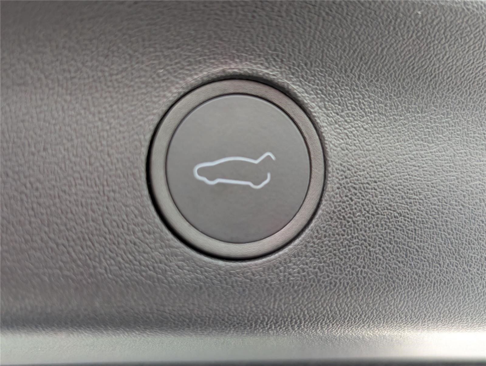 Used 2025 Tesla Model Y Long Range RWD image 13