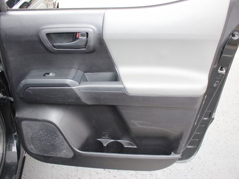 Used 2020 Toyota Tacoma SR image 27