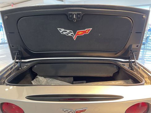 Used 2006 Chevrolet Corvette Convertible w/ Preferred Equipment Group image 40