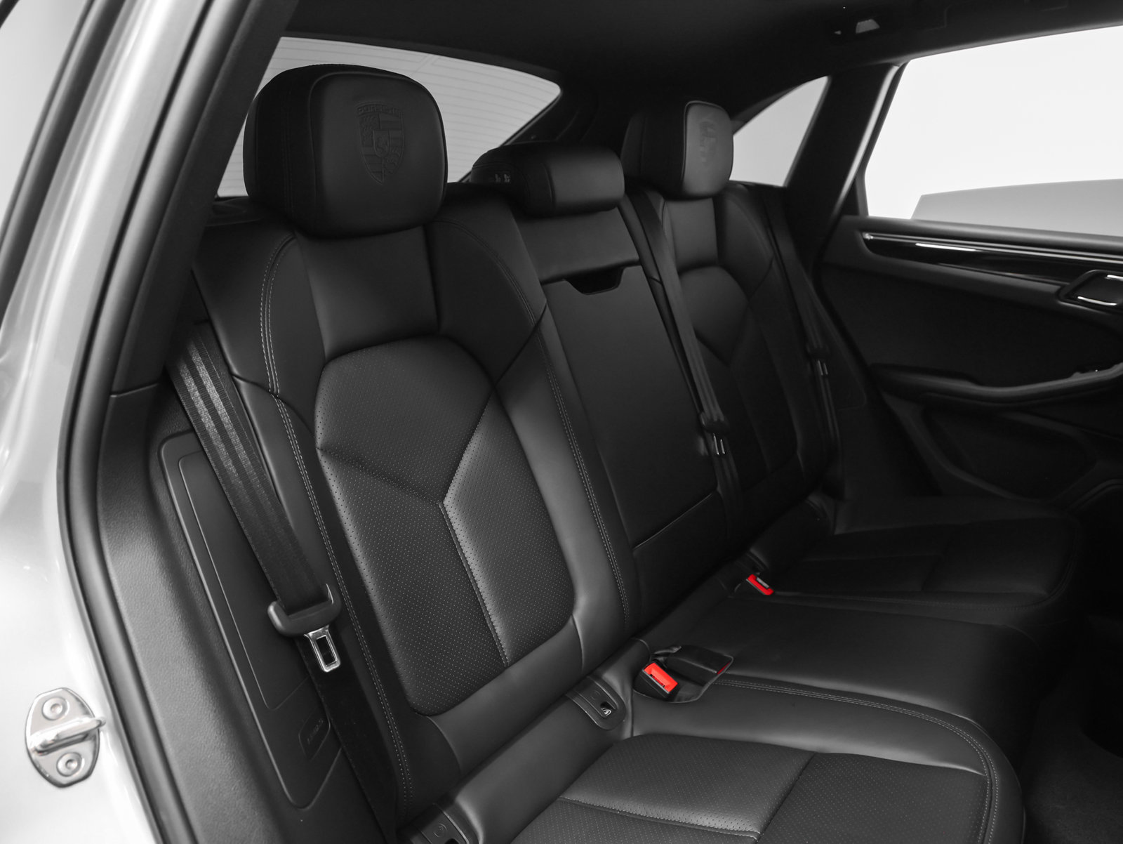 Certified 2023 Porsche Macan AWD/4WD image 22