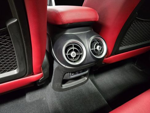 Used 2022 Alfa Romeo Stelvio Veloce image 37