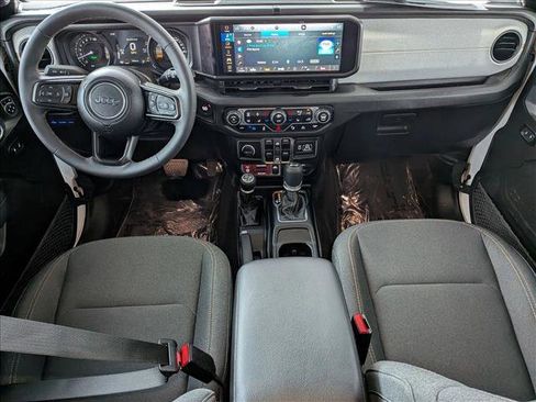 Used 2024 Jeep Wrangler Willys image 18