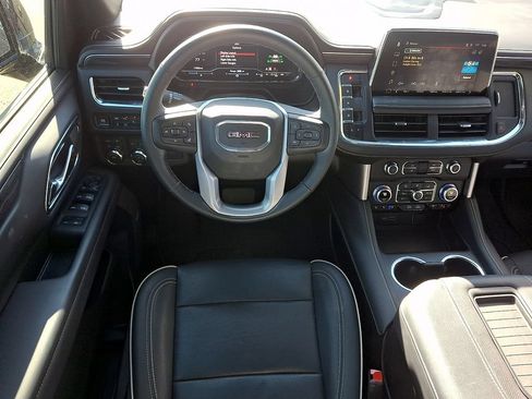 Used 2024 GMC Yukon SLT w/ SLT Luxury Package AWD/4WD image 11