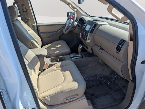 Used 2016 Nissan Frontier SL w/ Moonroof Package AWD/4WD image 9