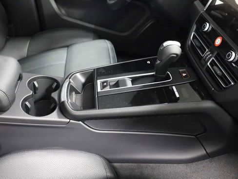 New 2026 Porsche Macan AWD/4WD image 21