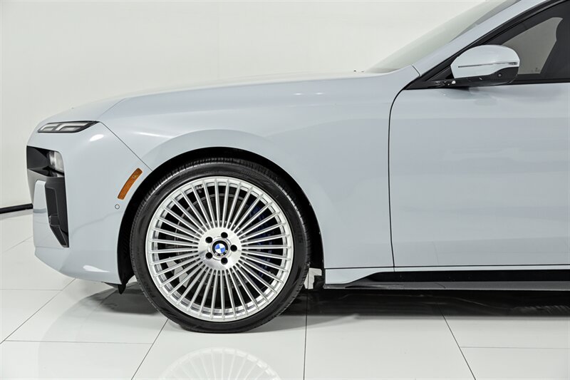 Used 2024 BMW 760i xDrive AWD/4WD image 9