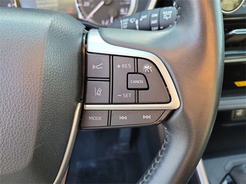 Used 2024 Toyota Highlander XLE image 17