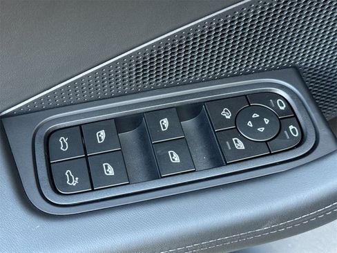 New 2025 Porsche Macan Electric image 13