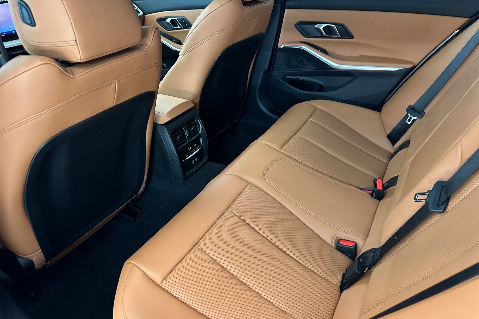New 2026 BMW 330i Sedan w/ Premium Package RWD image 20