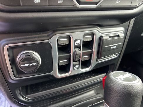 Used 2020 Jeep Wrangler Unlimited Sahara AWD/4WD image 34