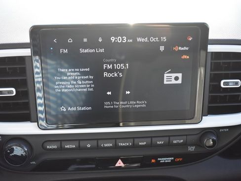 Used 2024 Hyundai Venue Limited image 22