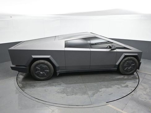 Used 2025 Tesla Cybertruck AWD Crew Cab image 31