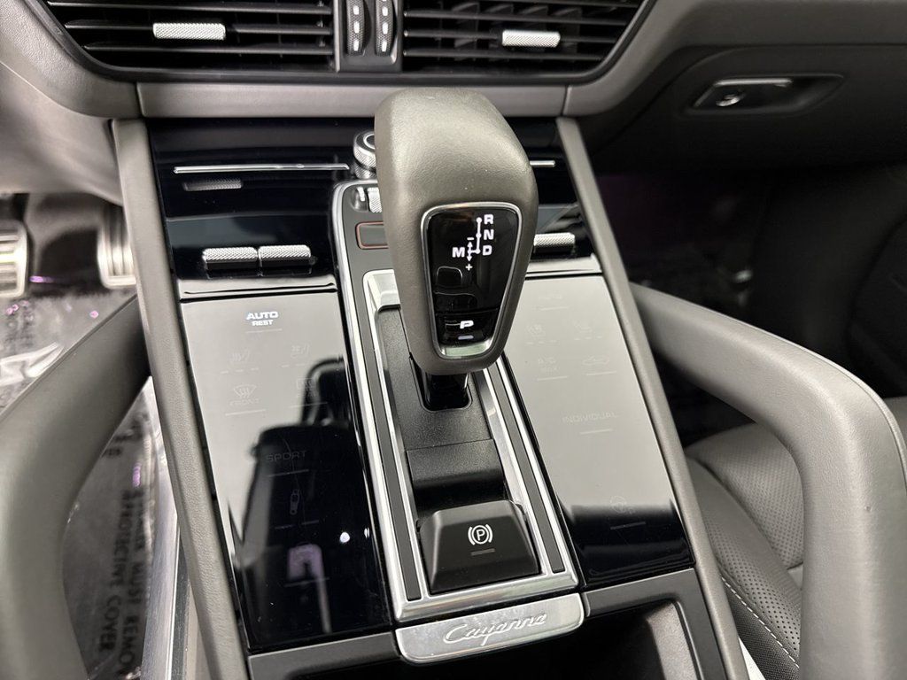 Certified 2023 Porsche Cayenne Turbo w/ Assistance Package AWD/4WD image 32