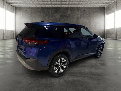 Used 2023 Nissan Rogue SV image 3