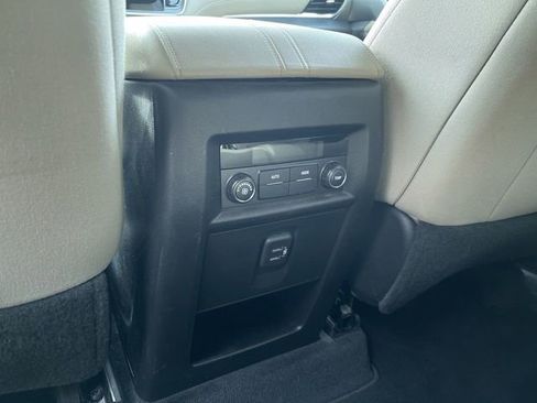 Used 2022 Chevrolet Traverse LS image 21