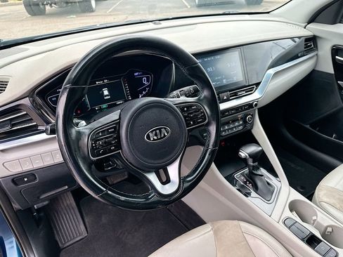 Used 2020 Kia Niro Touring FWD image 10