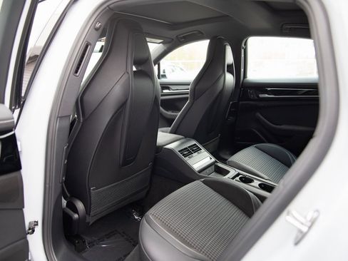 Certified 2024 Porsche Panamera 4 image 21