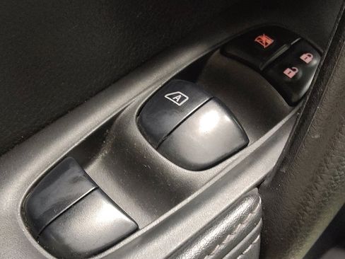 Used 2020 Nissan Rogue Sport S image 27