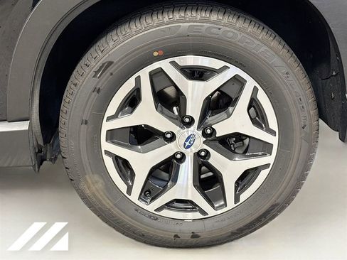 Used 2023 Subaru Forester Premium AWD/4WD image 31