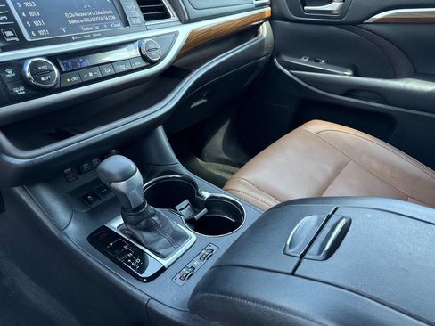 Used 2018 Toyota Highlander Limited image 23