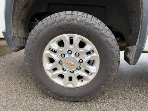 Used 2024 Chevrolet Silverado 2500 LTZ w/ LTZ Plus Package image 10