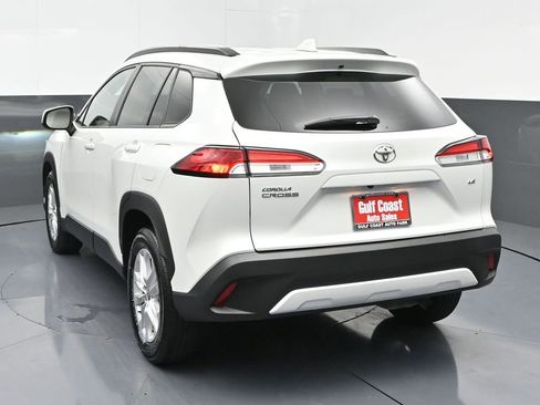 Certified 2022 Toyota Corolla Cross LE image 4