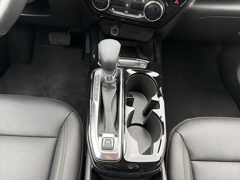 Used 2024 Chevrolet Trax ACTIV w/ Sunroof Package FWD image 21