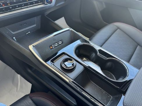 Used 2025 Chevrolet Equinox RS w/ Convenience Package III image 11