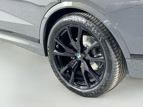 Used 2026 BMW X7 xDrive40i w/ M Sport Package image 21