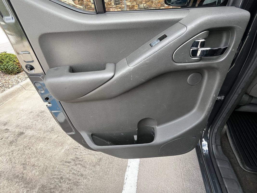 Used 2012 Nissan Frontier PRO-4X AWD/4WD image 18