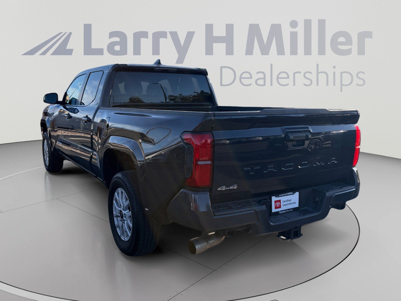 Used 2025 Toyota Tacoma SR5 AWD/4WD image 3