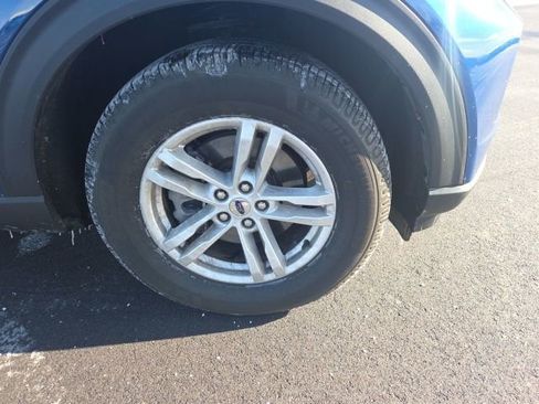 Used 2020 Ford Explorer XLT image 2