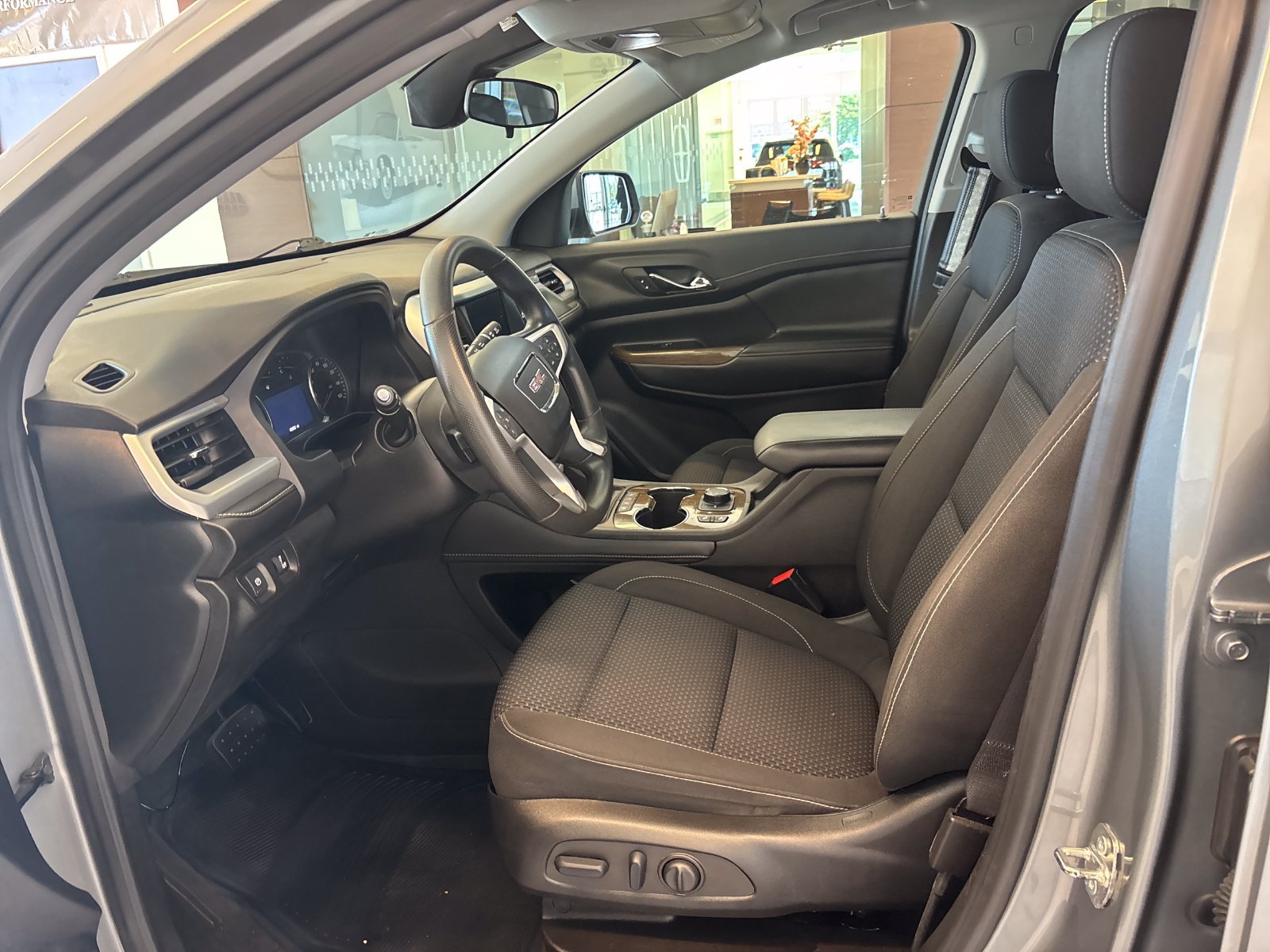 Used 2023 GMC Acadia SLE w/ Driver Convenience Package FWD image 12