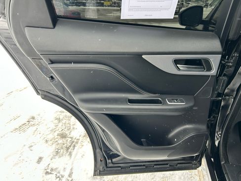 Used 2019 Jaguar F-PACE S image 13