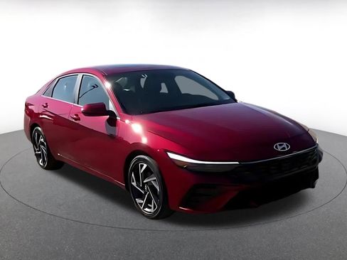 Used 2025 Hyundai Elantra Limited image 15