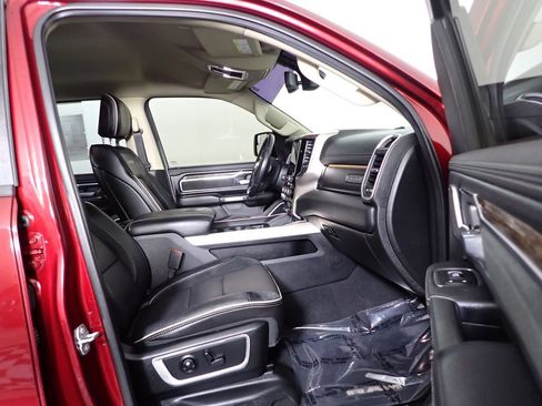 Used 2019 RAM 1500 Laramie AWD/4WD image 37
