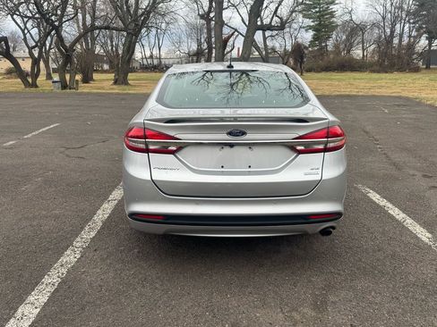 Used 2017 Ford Fusion SE w/ Equipment Group 201A image 5