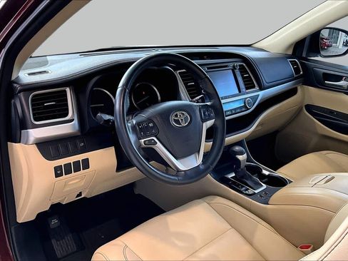 Used 2016 Toyota Highlander XLE FWD image 19
