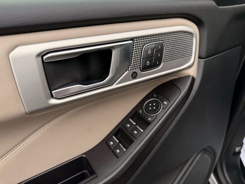 Used 2020 Ford Explorer Limited image 45