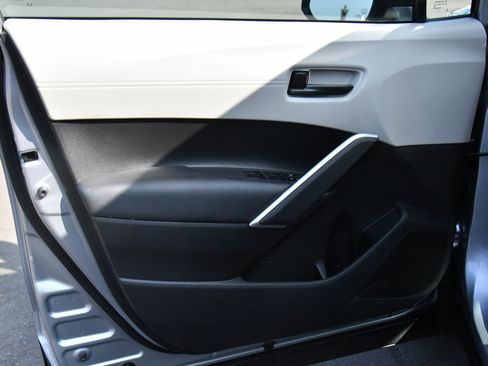 Used 2024 Toyota Corolla Cross L image 13