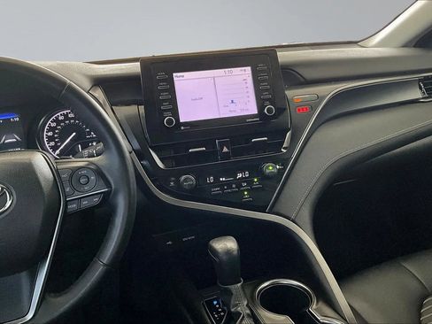 Used 2022 Toyota Camry SE w/ Cold Weather Package FWD image 9