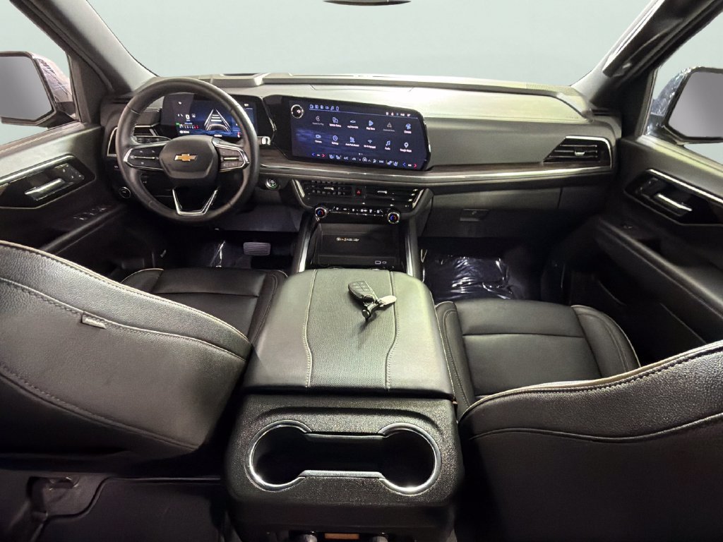 Used 2025 Chevrolet Suburban Premier RWD image 34