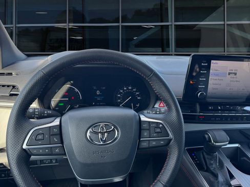 Certified 2021 Toyota Sienna XSE image 4