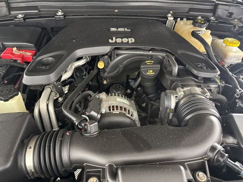 Used 2019 Jeep Wrangler Unlimited Sport S image 28