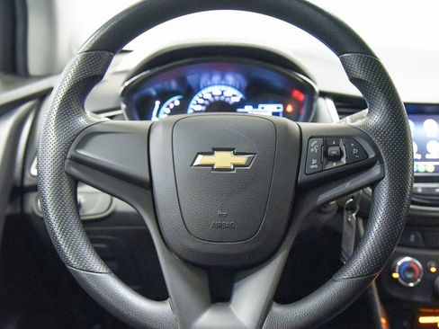 Used 2021 Chevrolet Trax LS image 22