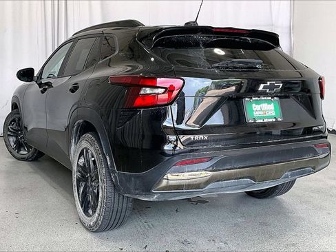 Used 2024 Chevrolet Trax ACTIV w/ Sunroof Package FWD image 5