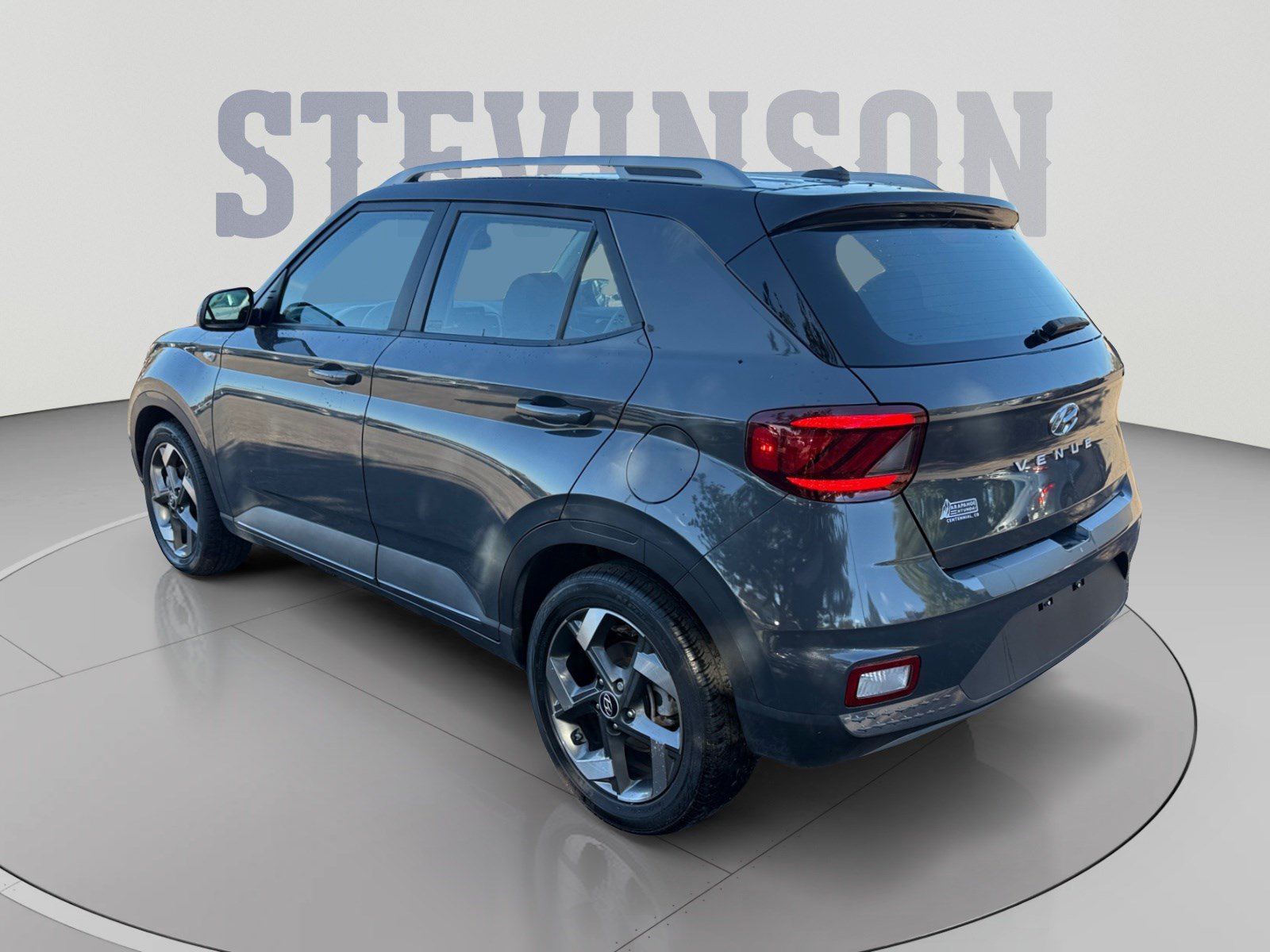 Used 2024 Hyundai Venue Limited FWD image 3
