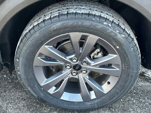 Used 2023 Ford Explorer XLT w/ Equipment Group 202A image 23