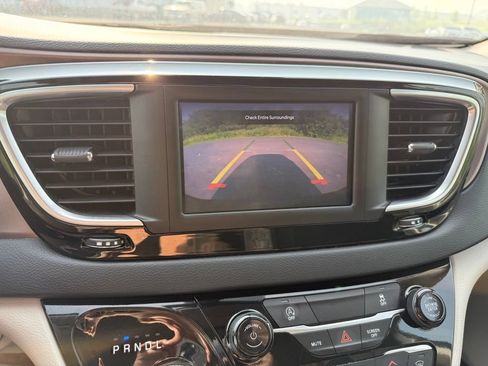 Used 2024 Chrysler Voyager LX FWD image 14