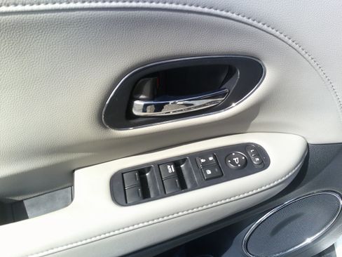 Used 2019 Honda HR-V EX-L image 16